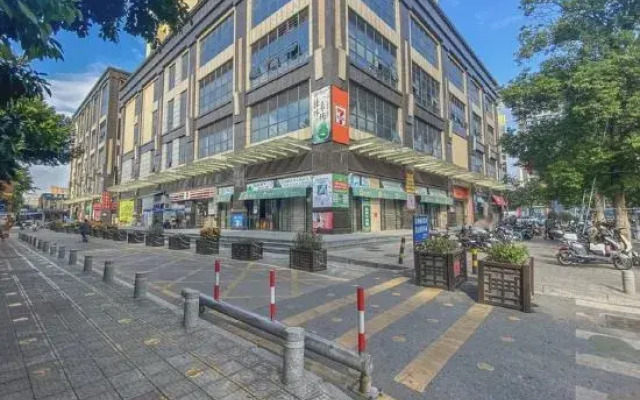 Qianyu Serviced Apartment (Foshan Pingzhou Jadeware Street)