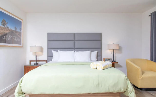 The Skylark a Palm Springs Hotel