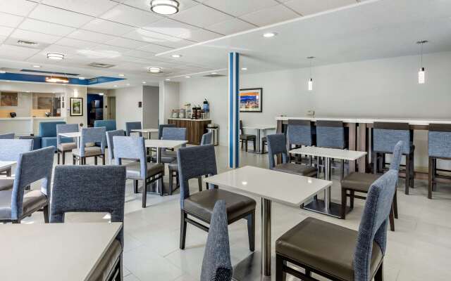 Comfort Inn & Suites Troutville - Roanoke North /