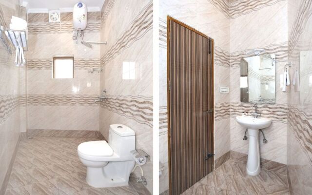 OYO 10330 Hotel Golden Brooks