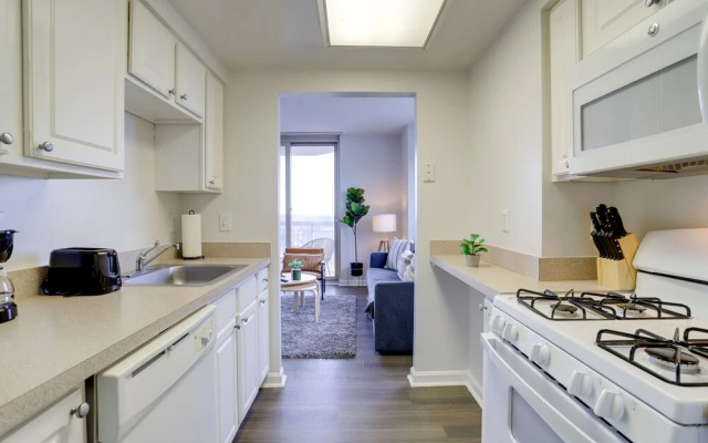 Gorgeous 2 Condo Ballston place w-GYM