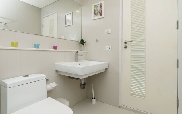 Ivy Thonglor by Favstay