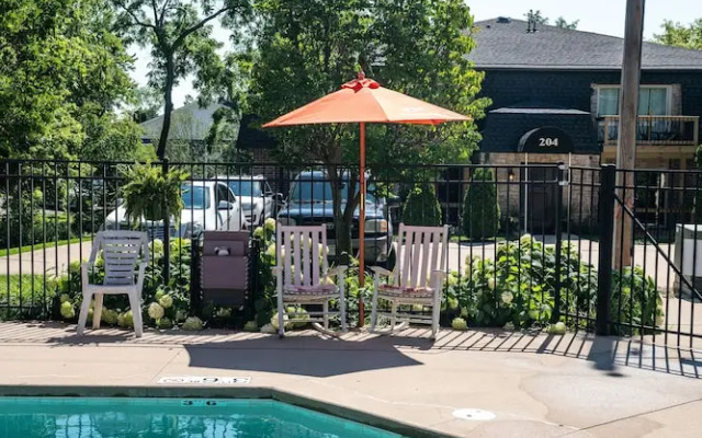 The Overbrook 2BR Pet-friendly Condo Lake Geneva