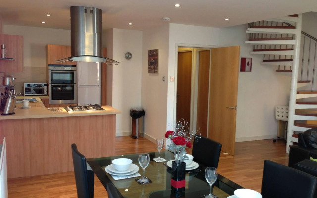 Glasgow Central Skyline Apartment