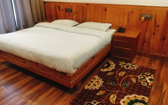 Oyo 6962 Hotel Wood Castle