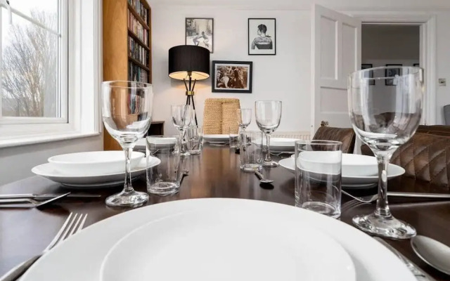 Host Stay Preston Park Apartment