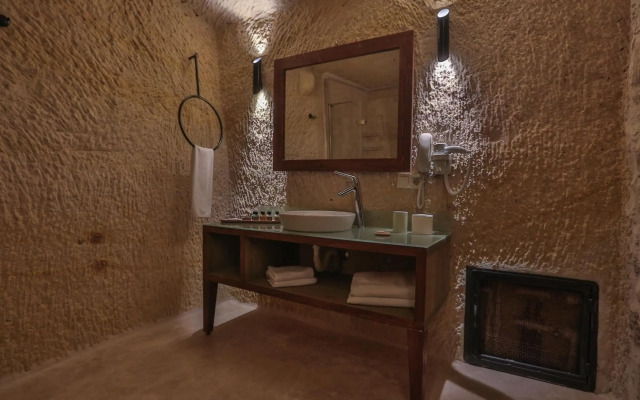 Acropolis Cave Suite