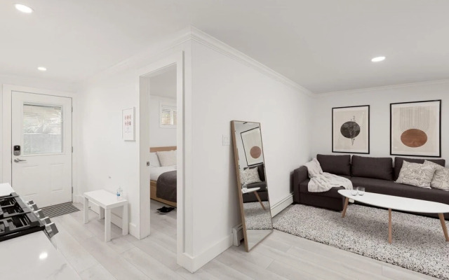 Newly Renovated and Tastefully Furnished 1 BD- 1bath Suite
