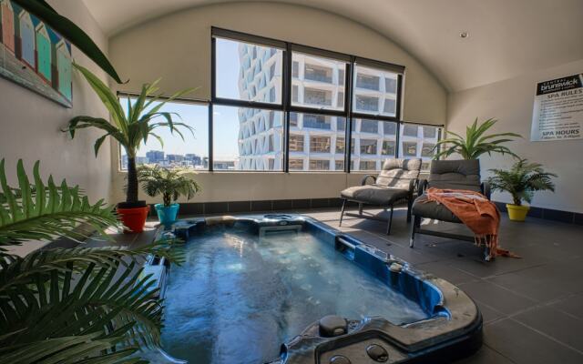 Central Brunswick Apartment Hotel