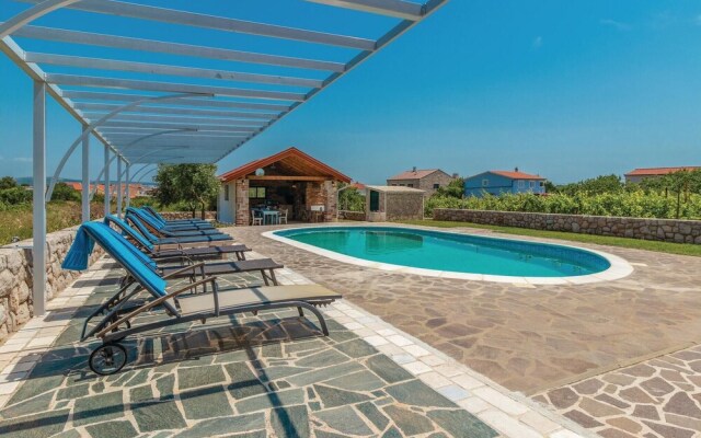 Amazing Home in Pasman With Wifi and 8 Bedrooms