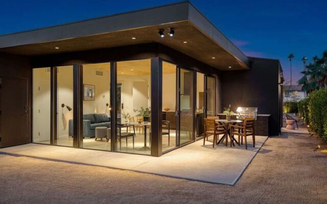 Blackhaus Suites by AvantStay – Modern Comfort in Downtown Palm Springs