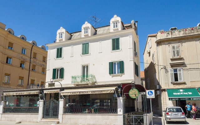 Boutique Apartment with Balcony