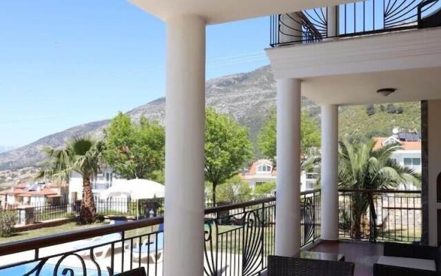 Villa MAS2 by JoyLettings