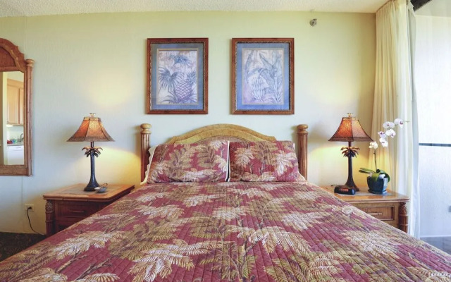 Kaanapali Shores Studio 742 Studio Bedroom Condo by RedAwning