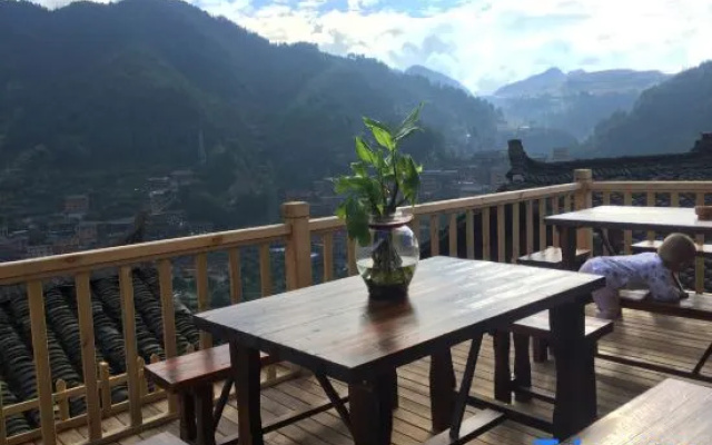 Xijiang Qianhu Miaozhai Guzang Home Inn