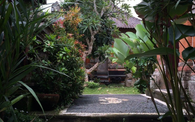 Uma Dewi Guest House