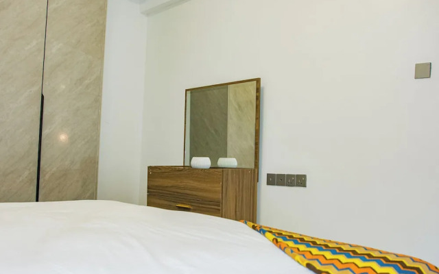 Moonlight Manor by Edmor Suites.