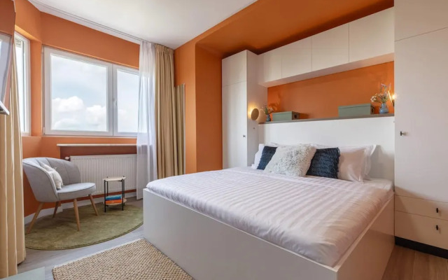 Playful & Bright 1BR near The Faculty of Law