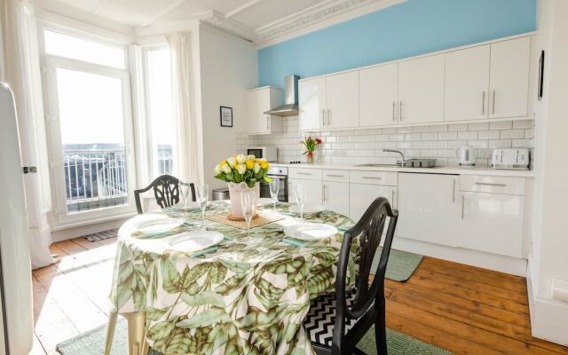5-bed House With Distant sea Views in Plymouth