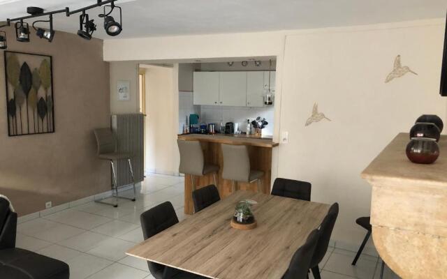 Bâtisse du pont Pinard et son granit rose