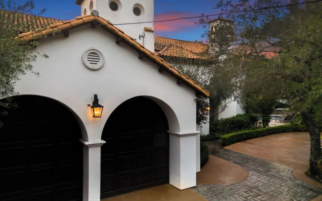 Spanish Villa - Stunning Coldwater Canyon Villa With Pool and Views