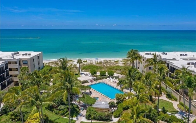 Sea Oats 221 2 Bedroom Home by RedAwning