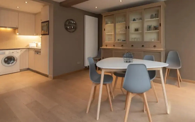 Apartment With Side sea View