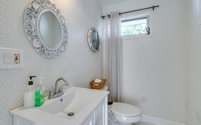 Beautiful home- Private getaway-Heated Pool/Hottub