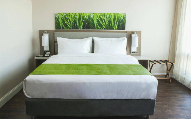 Wyndham Garden Fresh Meadows Flushing