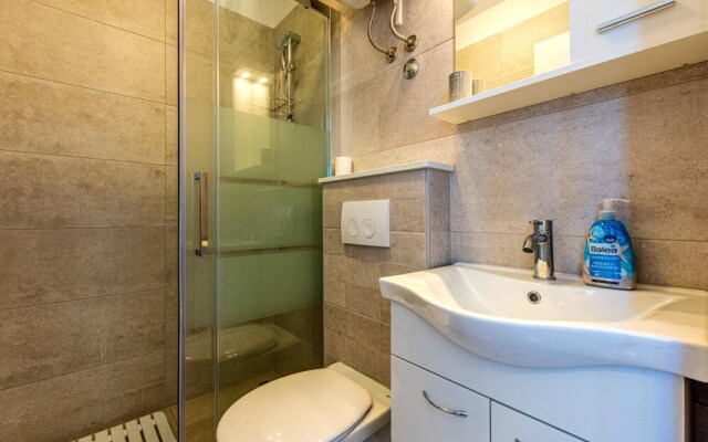 Beautiful Apartment in Jesenice With Wifi and 4 Bedrooms