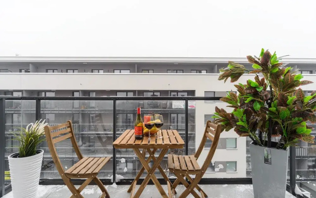 Lumina apartment on Drewnowska