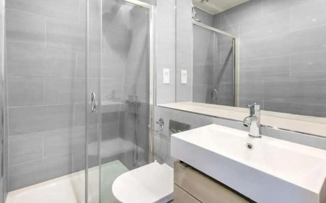 Sophisticated 2 Bedrooms by Spitafields