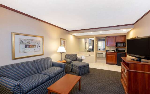 Ramada by Wyndham Midtown Grand Island