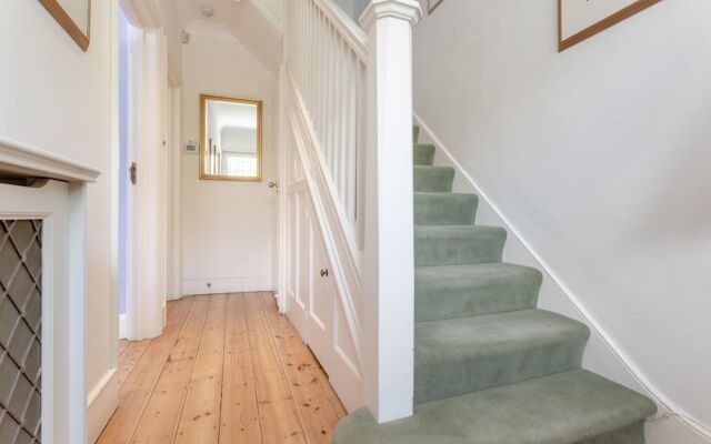 3 Bedroom Family House With Garden