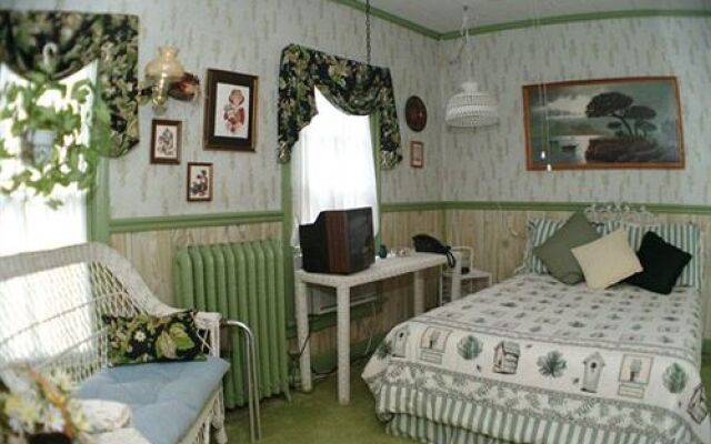 Gelinas Manor Victorian Bed and Breakfast