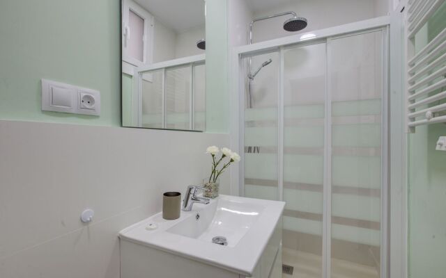 Cozy 2 Bedroom Apartment in Conde Duque