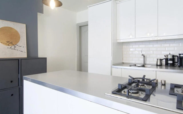 Central Flat 650 m to Metro and Cevahir in Sisli