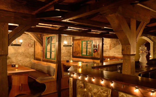 Burg Edelhof Hotel-Restaurant