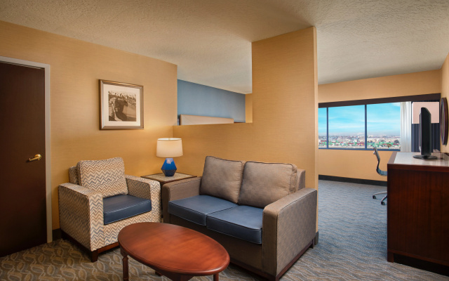 Crowne Plaza Los Angeles Harbor Hotel by IHG - Image 4