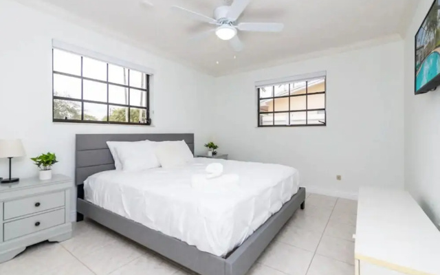 Casalinda - Hollywood Florida