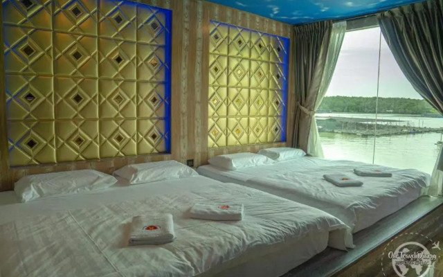 Mangrove Floating Chalet