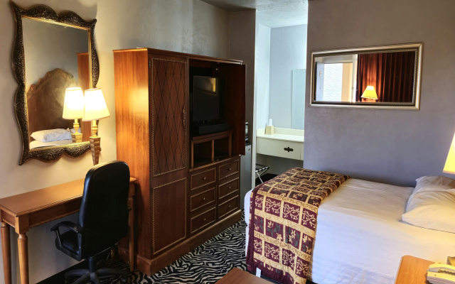 Castle Inn & Suites by OYO Lawton