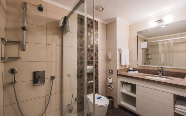 Leonardo Royal Hotel London City