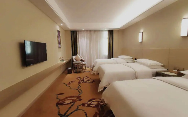 Vienna International Hotel (Haikou Old Town High-speed Railway Station)