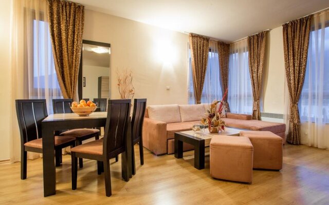 Green Wood Hotel