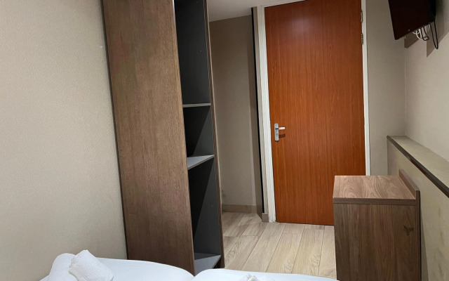 Hotel Blossoms
