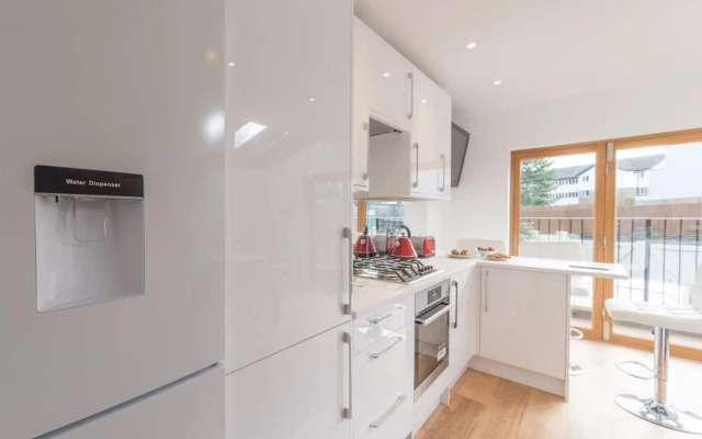 2 Bed - Very Convenient Location - South Terrace