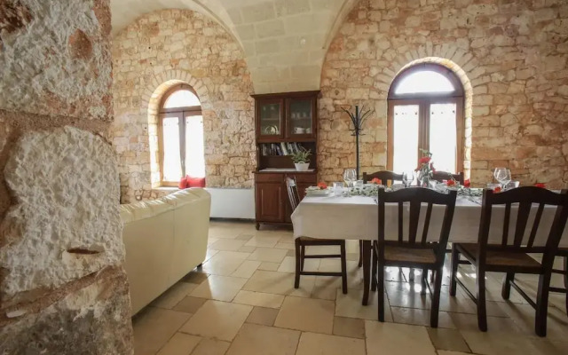 Trullo Degli Ulivi con Piscina e Idromassaggio