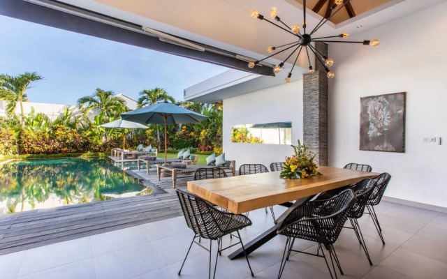 Fabulous Private Villa 4 BR Canggu w staff