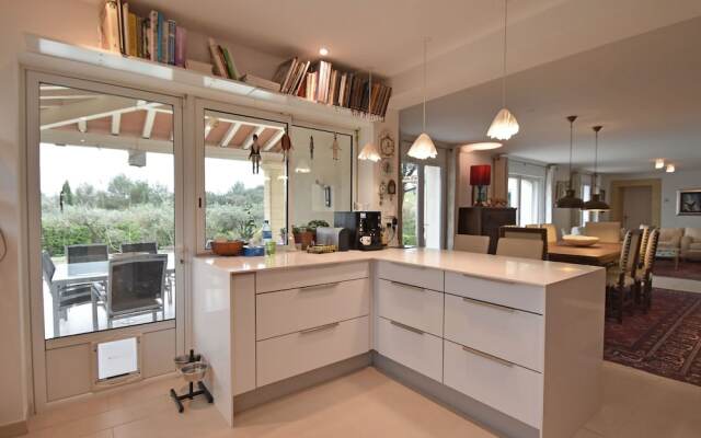 Luxurious Villa in Castillon-du-gard With Outdoor Kitchen